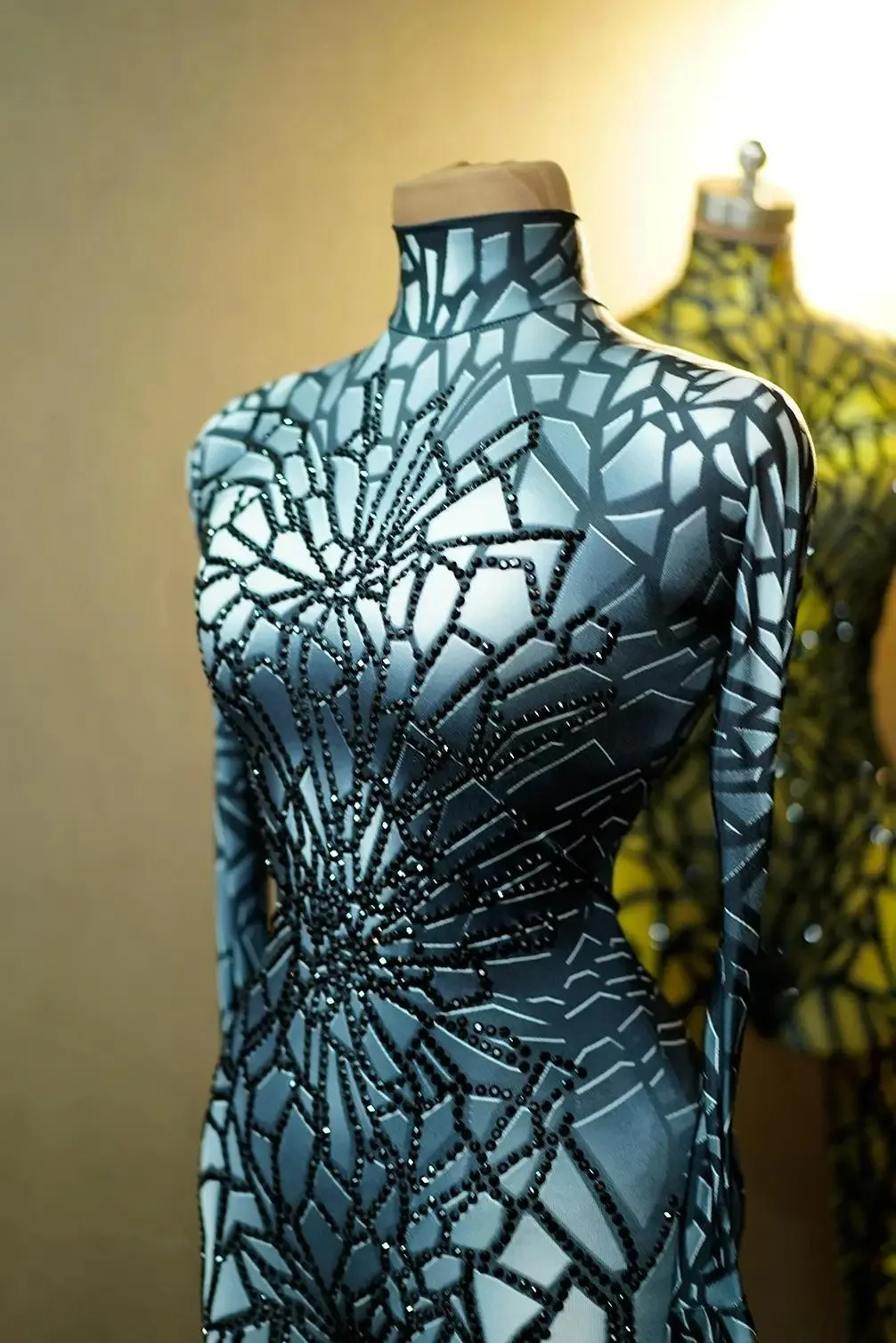 بدلة رقص نسائية مثيرة قابلة للتمدد بأحجار الراين اللامعة ملابس المسرح لحفلات أعياد الميلاد زي المغني اسحب الملكة Posui