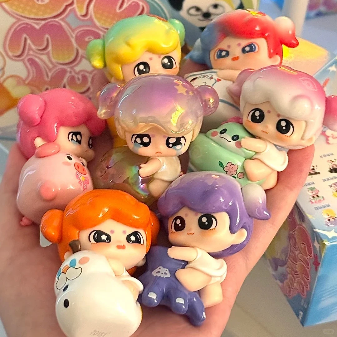 

XAXA Give Me A Hug Series Blind Box Cute Tabletop Ornament Fashion Trendy Play Decoration Mystery Box Surprise Gift