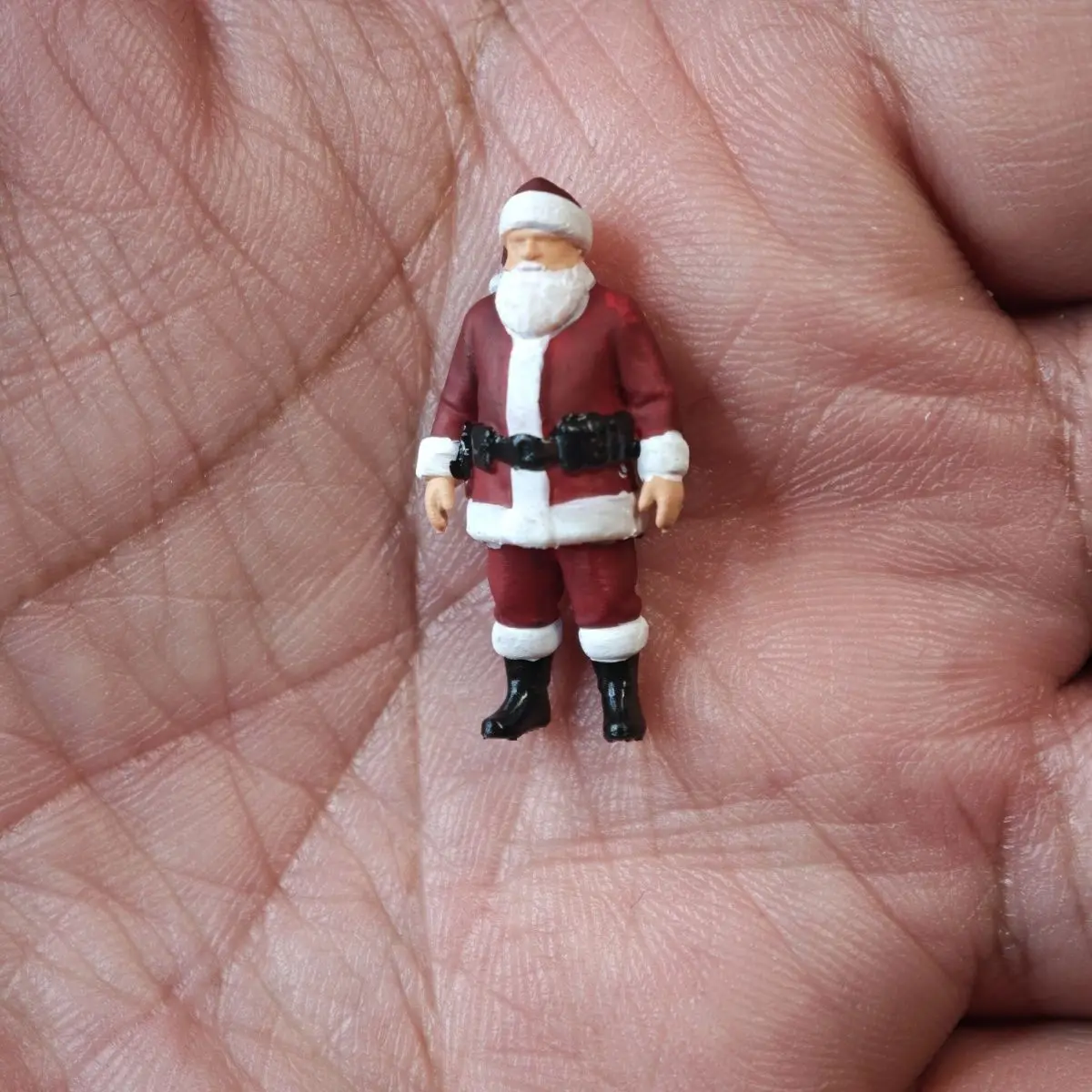 Figura 1:64 DIY Pintada à Mão em Resina Modelo Estático Cena de Natal com Polícia Diorama
