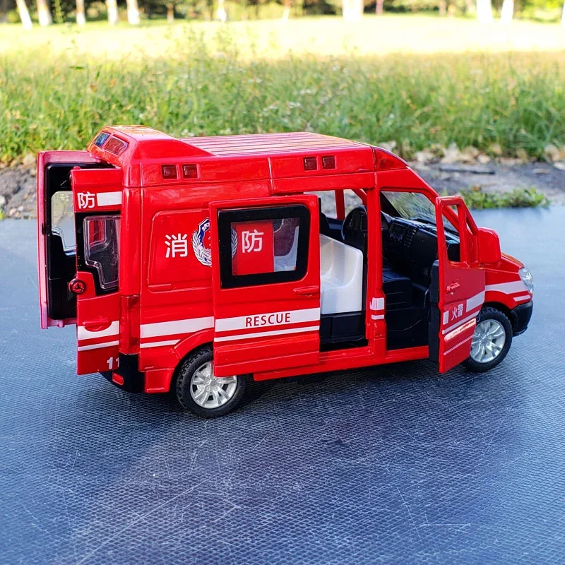 1:32 liga ambulância modelo de carro diecasts metal brinquedo motor de bombeiros modelo de carro de polícia coleção som luz simulação crianças brinquedos presente
