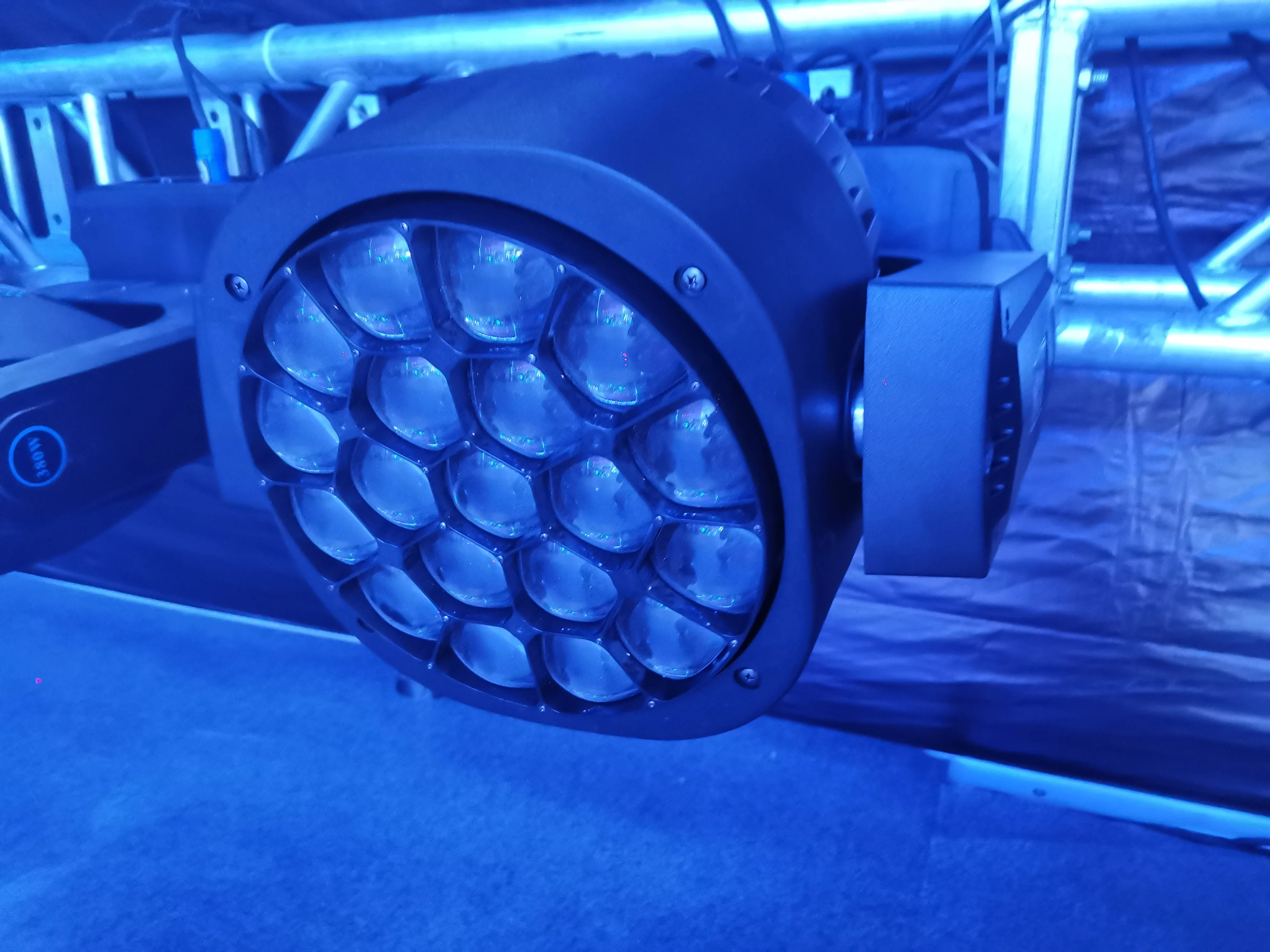 Future Wholesale Zoom BEE Eye 19X15W 4-in-1 LED Wash