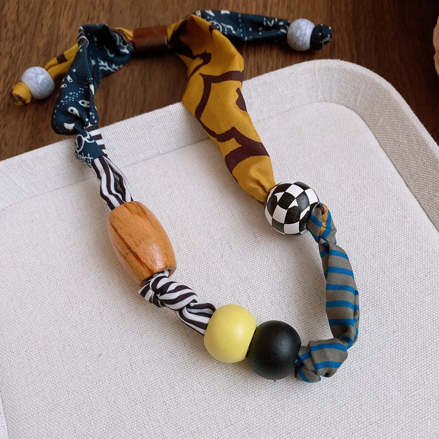 Color-block Printed Cloth Heart Pendant Necklaces for Women Vintage Geometric Acrylic Beads Choker Necklace Trendy Jewelry K1