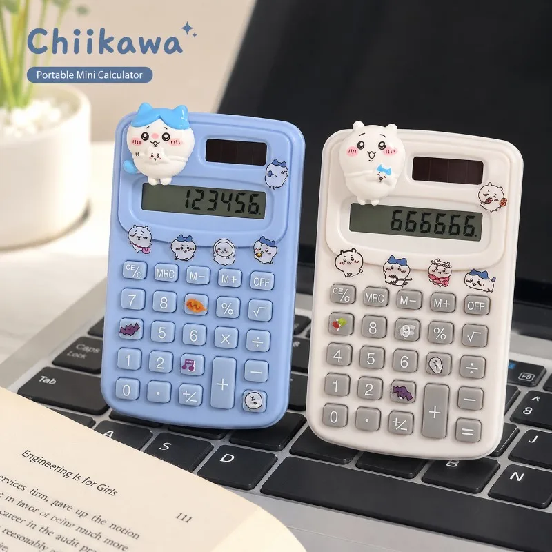 Mini Calculadora Portátil Kawaii Chiikawa con Pegatinas, Teclas Silenciosas, Precisas y Cómodas, Calculadora de Bolsillo para Estudiantes Escolares