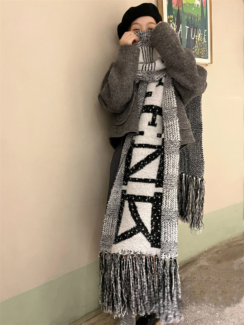 

Luxury Designer Brand 목도리 New High Quality Korean Fashion Trend Knitted Scarf for Women Winter Fringe Warm Thick Neck Hot Sale