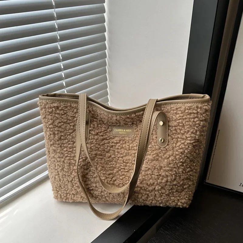 

Handmade Plush Tote Bag Women's Autumn Winter Fashion Fur Underarm Single Shoulder Bag Soft Polyester Lining Neutral Minimalist