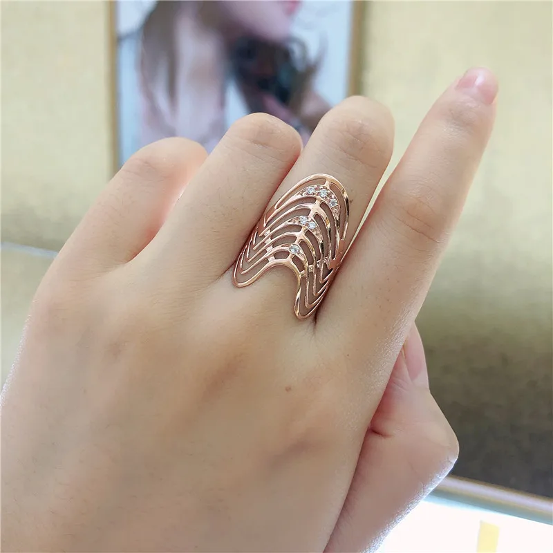 585 Purple Gold Exaggerated Glossy Rings for Women Plated 14K Rose Gold Hollow Out Simple Ripple V-shaped Ring Banquet Jewelry