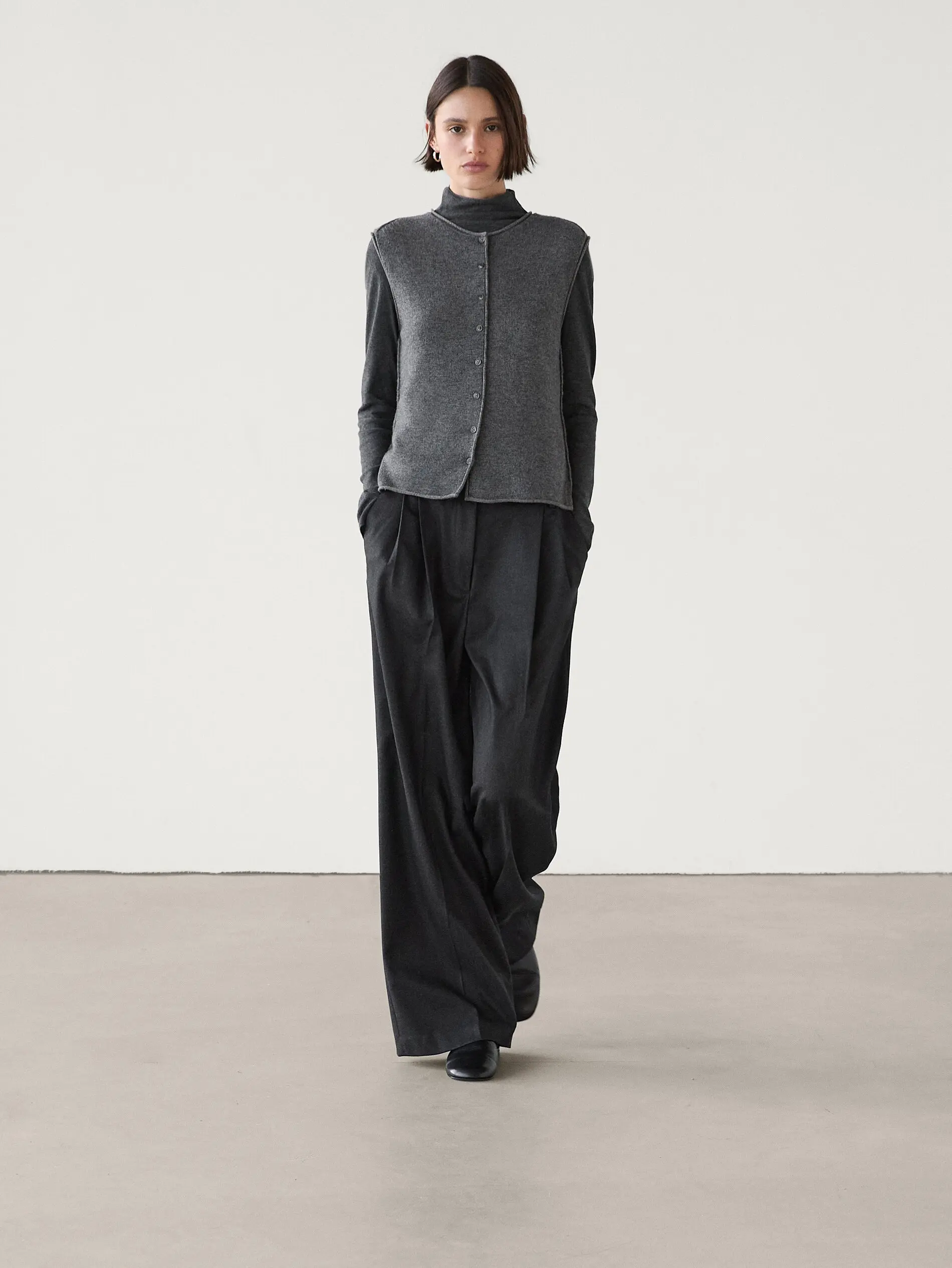Ethereal Traf Md 2026 YAZHIMEI autumn new style of Ladies casual fashion grey simple style crew-neck knitted vest