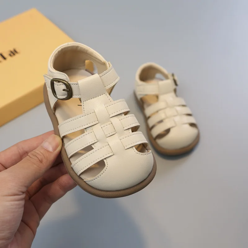 Sandalias antideslizantes para niñas, zapatos de ocio para niños pequeños, cómodos y transpirables, a la moda, para otoño, 2024