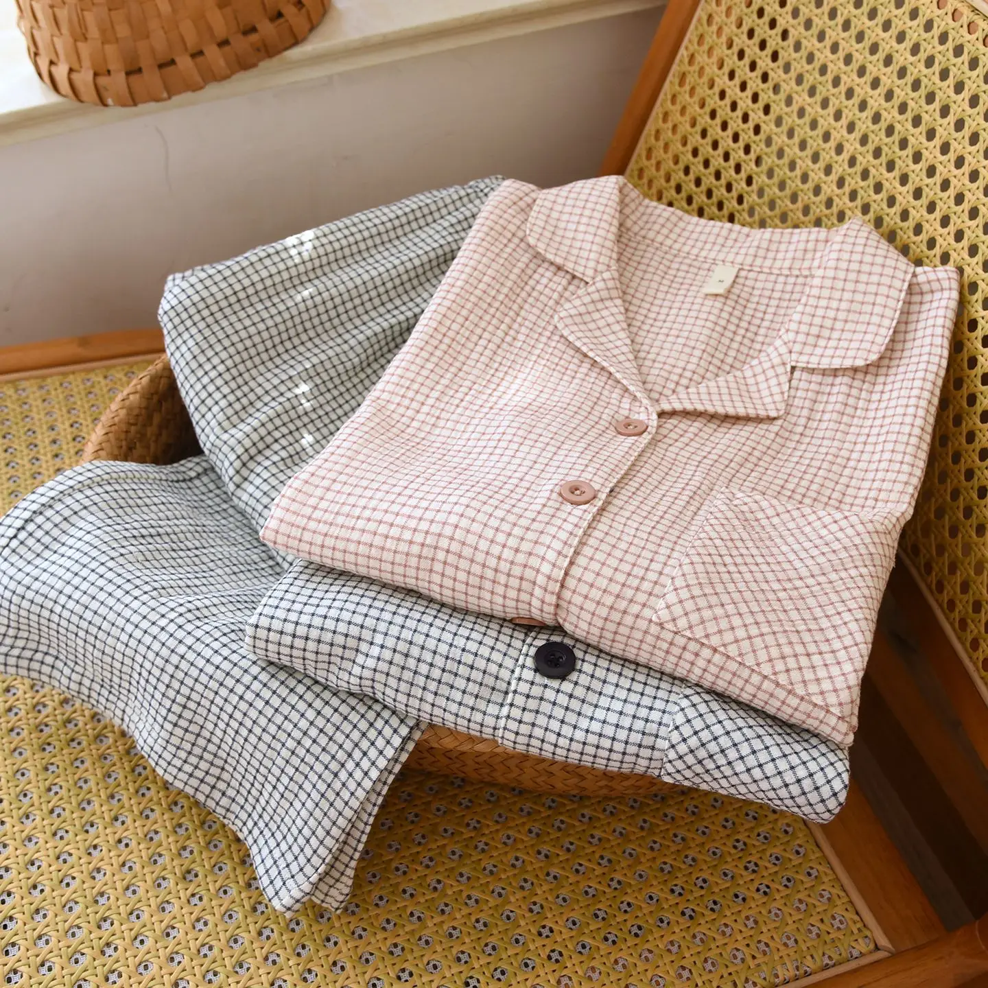 

Новый комплект пижам для пар на весну-осень 2026 года, 100% хлопок, мужские и женские пижамы в клетку с длинными рукавами и брюками, домашняя одежда