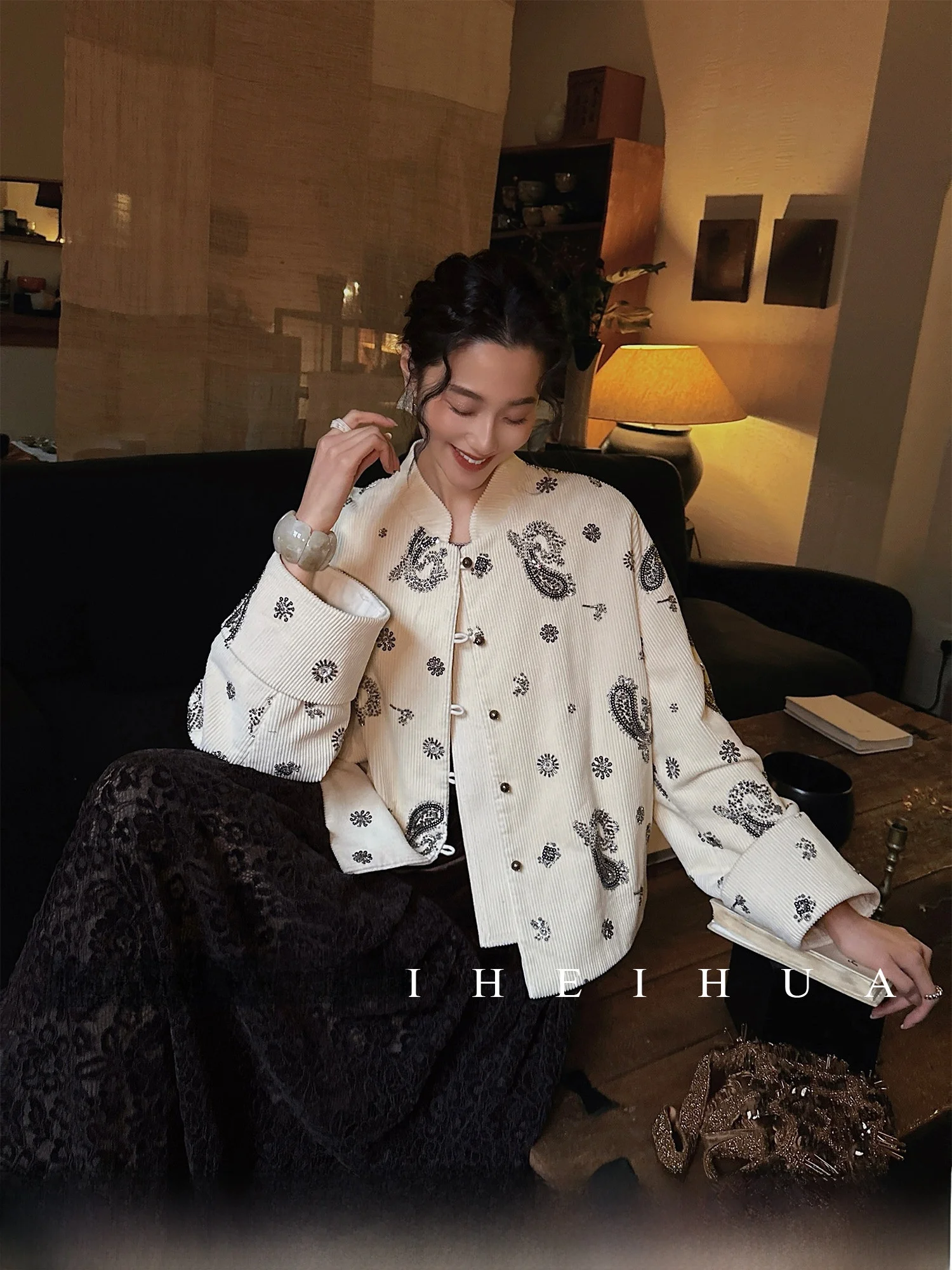 

Sanji Bla Flower Star Island Corduroy Cotton Jaet with Walnut Flower Bead Embroidery Unique Beautiful Winter Clothes