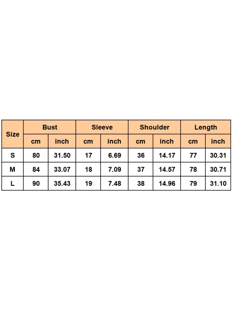 Seksowna sukienka mini w stylu boho z paskami, elegancka, z dekoltem w serek, wycięciami, krótkim rękawem, dzianinowa, idealna na plażę, na wakacje nad morzem, jako narzutka na strój kąpielowy, lato 2026.