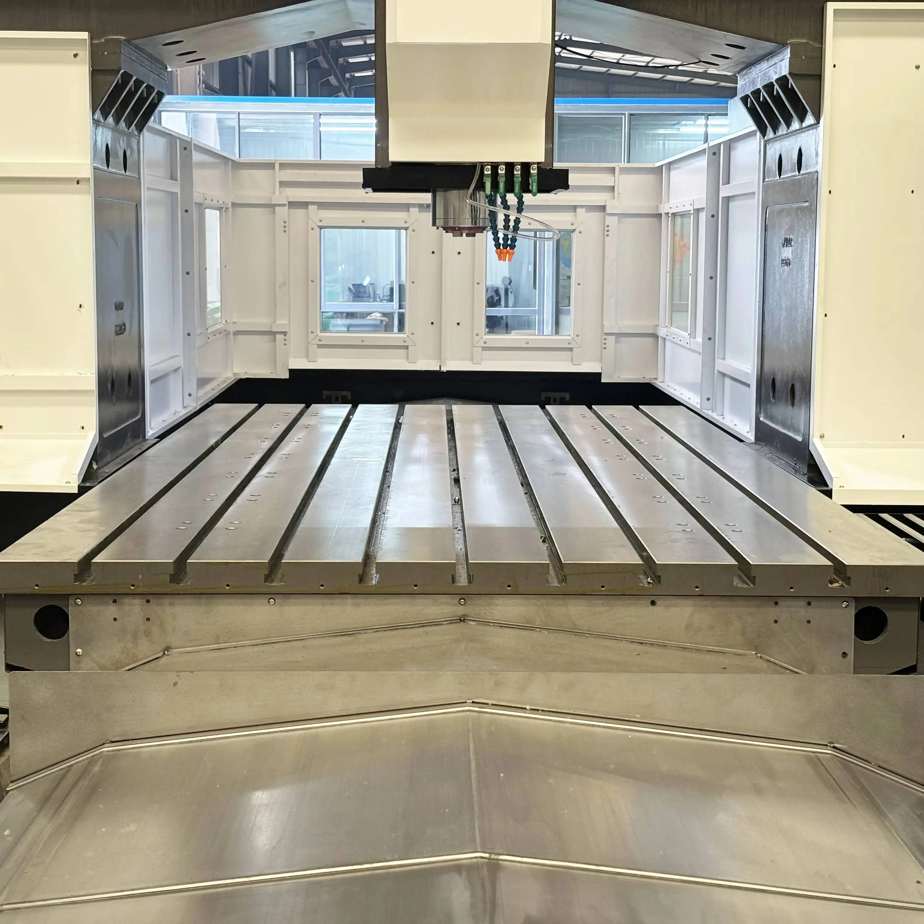Heavy 5 แกน CNC Milling Hine FANUC ระบบ Double Column Gantry Cnc Hining Center พร้อม Bt50 Spindle