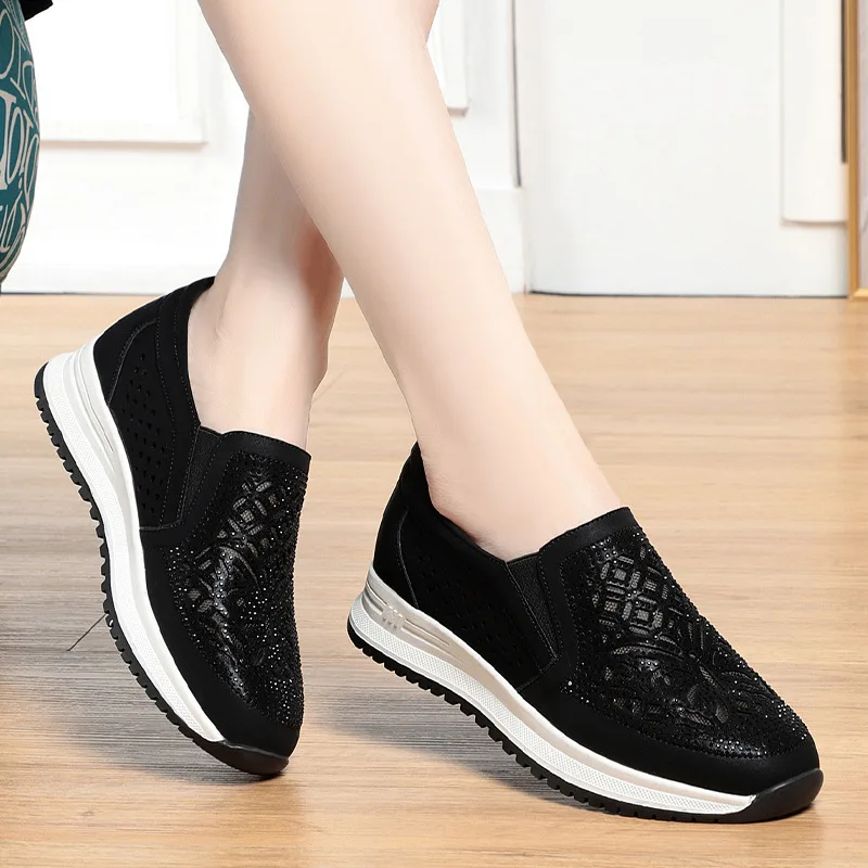 

Spring Autumn Soft Leather Soft Sole Comfortable Low Heel Shoes Round Toe Breathable Casual Slip-on Hollow Mother Sneaker