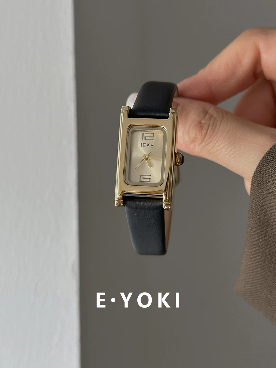 Neue schwarze und goldene Quarzuhr im koreanischen Stil, luxuriöse Damenuhr mit hochwertigem Gefühl, schlichtem Lederarmband, Vintage-Stil.