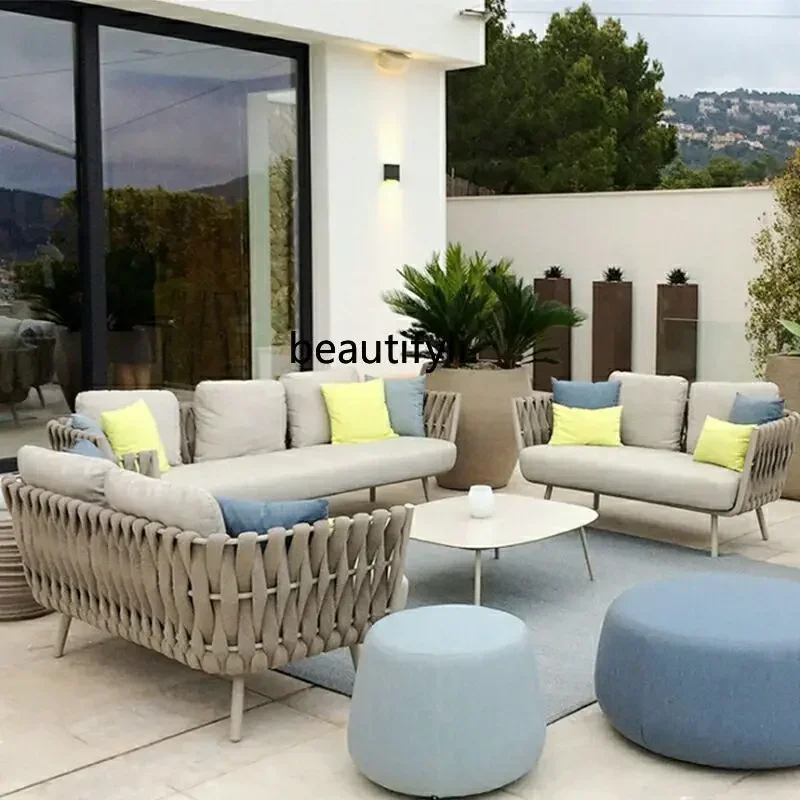 

Уличная мебель Балкон Гостиная Скандинавский диван из ротанга Двор отеля Креативный дизайнерский стол из ротанга и комбинация стулаQ