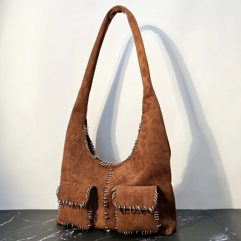 

Сумки-тоут из искусственной замши для женщин. Роскошные дизайнерские сумки и кошельки. Новинка 2023 года с металлической отделкой кольцами. Несколько карманов под мышками на плечо.