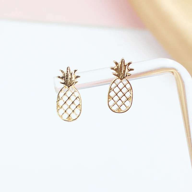 New Gold Color Hollow Pineapple Fruit Stud Earring for Women Temperament Simple Geometry Jewelry Brincos Christmas Gift