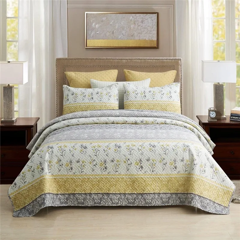 

3-Piece Quilt Set with 2 Pillow Shams- Boho Reversible Soft and Lightweight Quilt Bedding Bedspread Coverlet Set