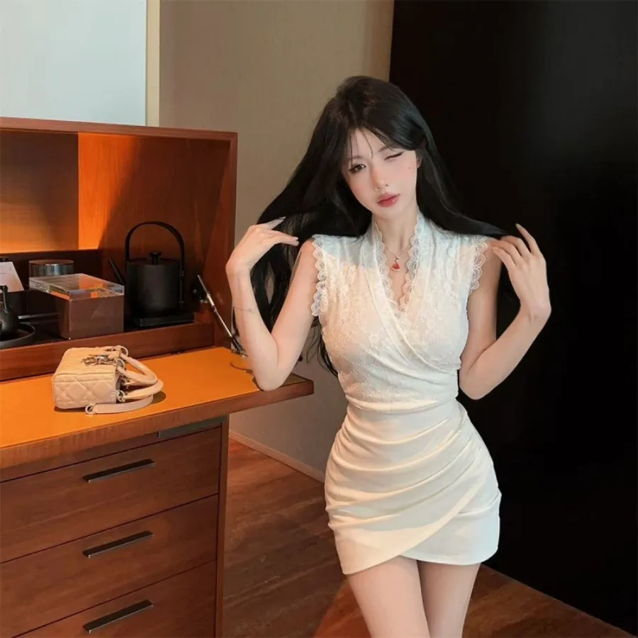 

【New style】Sexy lace splicing V-neck dress women's slim waist slimming bag hip skirt temperament socialite style short skirt
