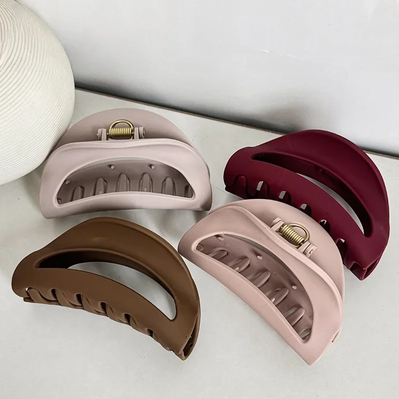 

Safe Soft Silicone Shark Clip Semicircle Anti Collision Hair Claw Protection for The Back of The Head Anti Fall Women's Hair Cli