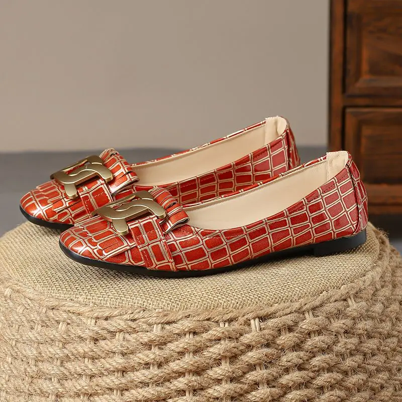 2024 New Metal Buckle Flat Loafers Temperament Grandma Shoes Retro Tassel Square Head Shallow Mouth Female Fashion Single Shoes