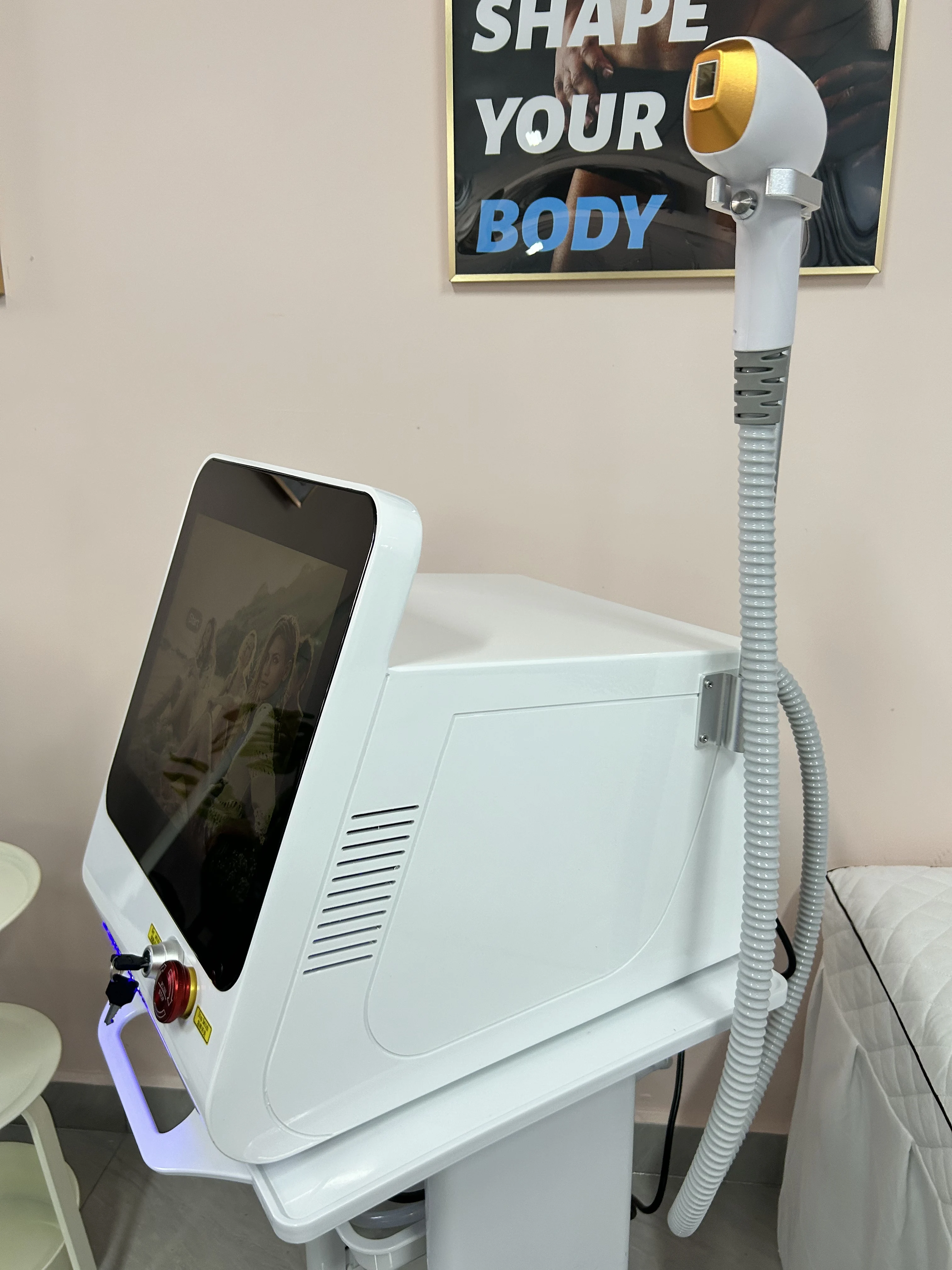 Dispositivo portátil de remoção de pelos a laser de diodo 808nm, máquina de resfriamento de gelo para redução permanente indolor de pelos, clínicas de salão de beleza