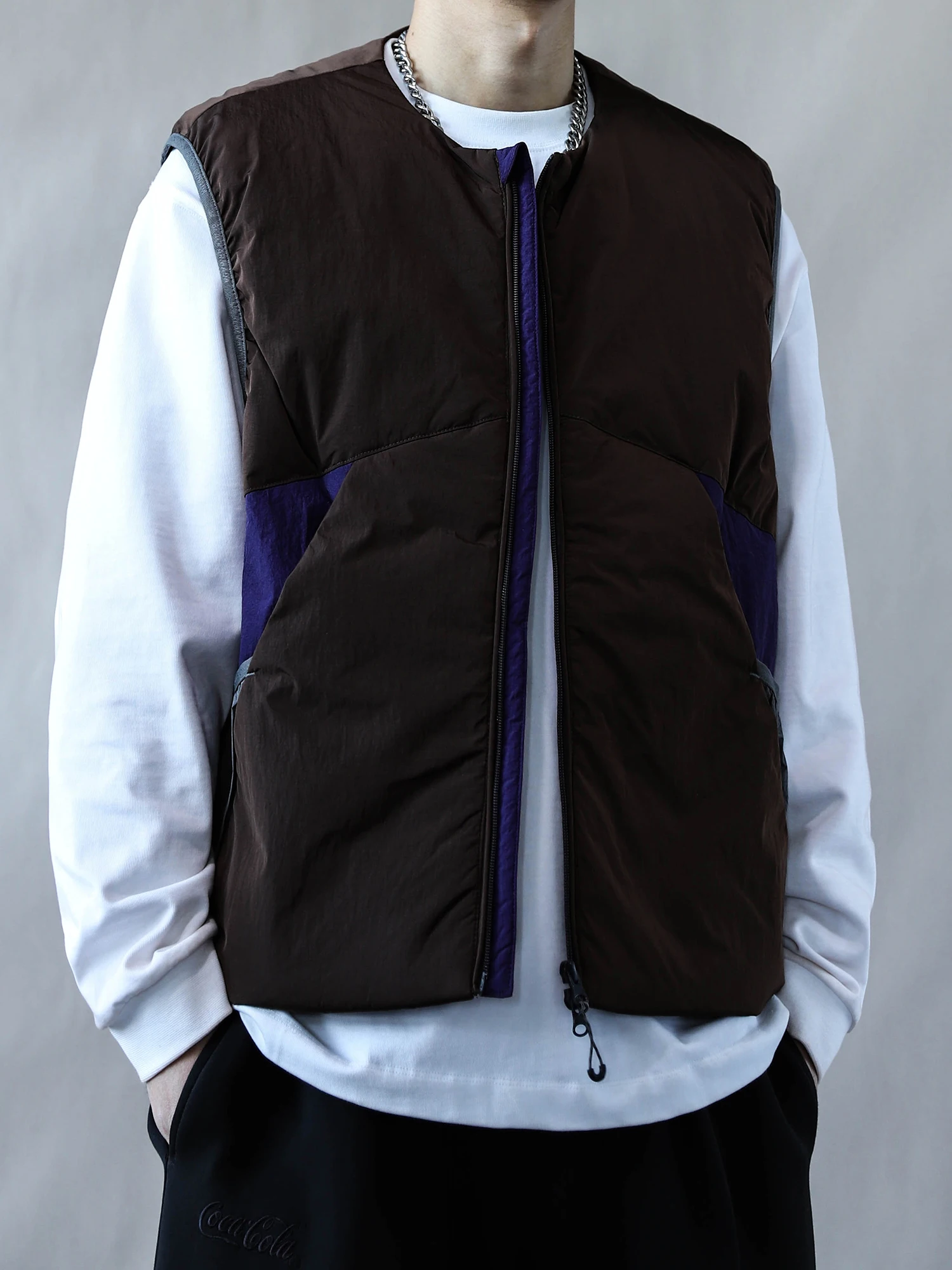 

Мужской пуховый жилет Color Blo для активного отдыха, повседневный, свободный, теплый, кофейного цвета, 2025, на молнии, с круглым вырезом, однотонный