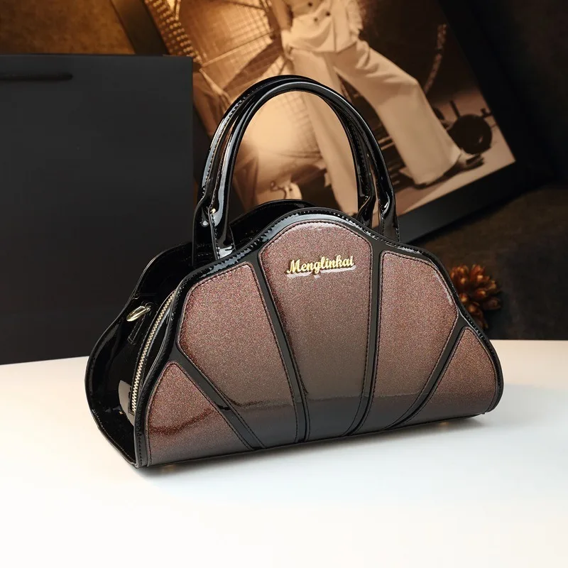 2026 New Fashionable Bucket Bag, Light Luxury Snake Pattern Messenger Bag, High-End, Simple and Elegant, Versatile Bag