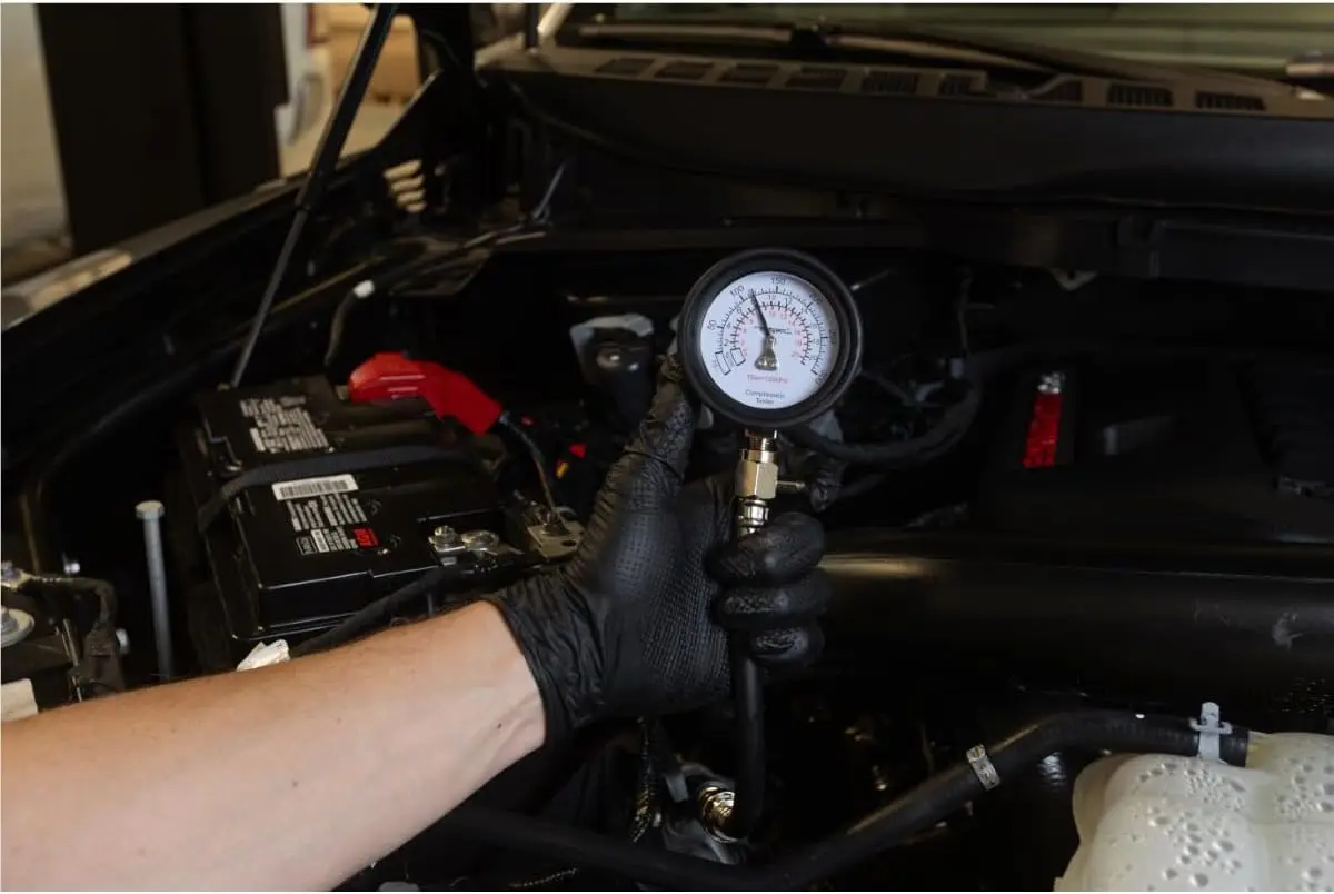 طقم اختبار ضغط المحرك MV5530، تحرير الضغط اليدوي، 2-3/4 بوصة. مقياس أنبوب بوردون، مقرنة قطع الاتصال السريع، عرض ساخن