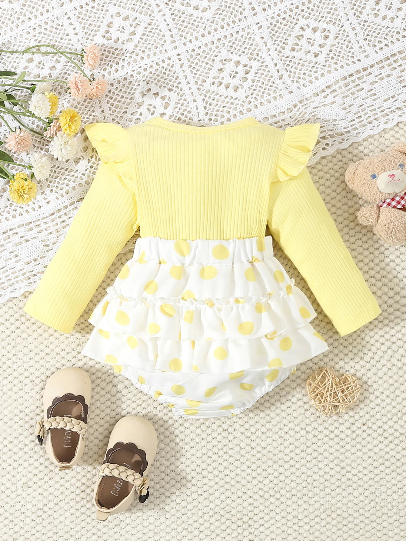 Baby Girl Cute and Sweet Heart Bear Patch Embroidered Stereo Bow Sling Fake Two-Piece Round Neck Small Flying Sleeves Autum Ruffled Triangle Jumpsuit