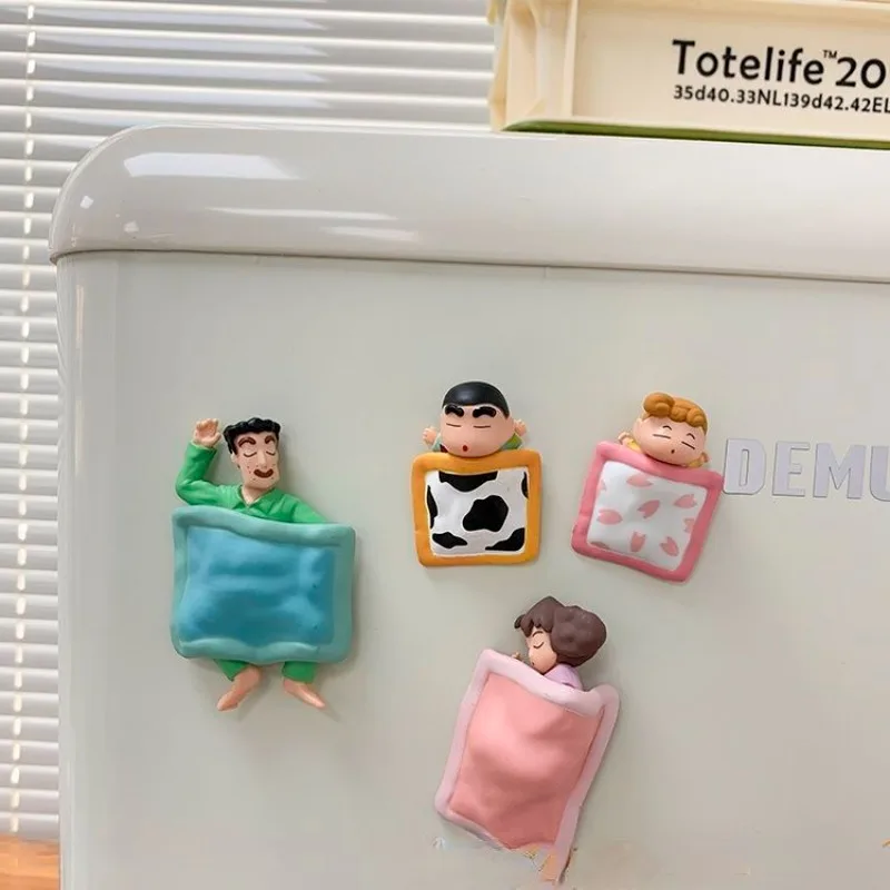 

Bandai cute Crayon Shin-chan peripheral family photo refrigerator mount decoration cartoon creative magnetic mount ornament
