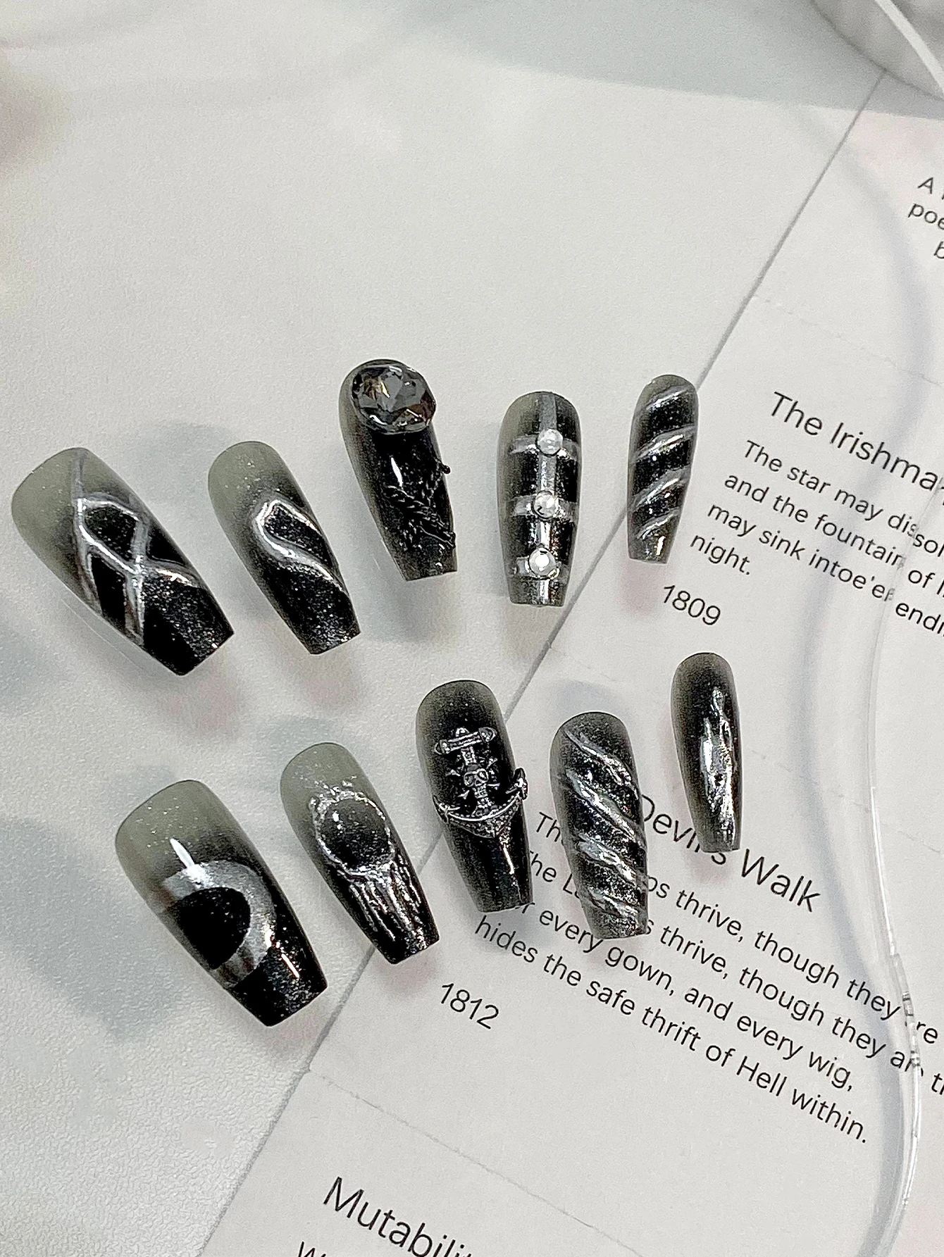 10 أظافر مضغوطة طويلة على شكل لوز Y2K مصنوعة يدويًا، أظافر صناعية سوداء مع أظافر لوز مزينة بأحجار الراين