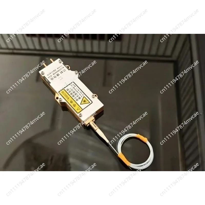 laser-avec-connecteur-sma905-et-gaine-de-protection-en-fibre-de-acier