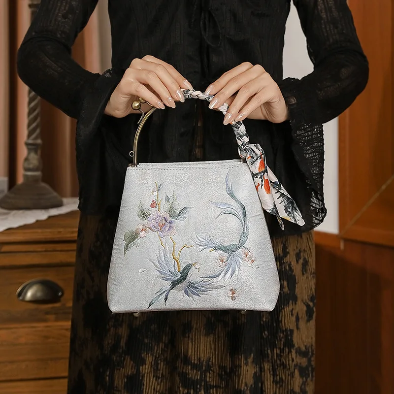 Vintage Cheongsam Handbag Chinese Style Women Embroidery Bag Embroidered Lady Vintage Elegant Ladies Chain Shoulder Bags