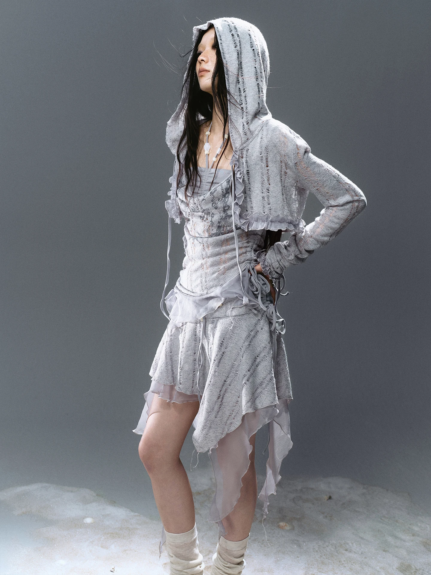 Chemise extérieure à capuche bleue brume, épissure creuse rayée, bord à volants plissé, haut de styliste pour femmes