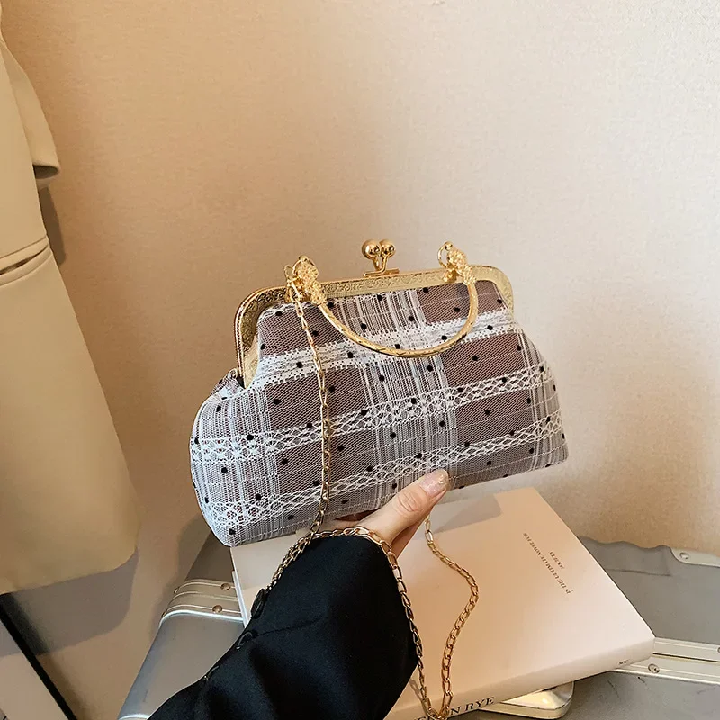 Niche design fashion bag women's chain shoulder messenger bag Korean version portable clip bag