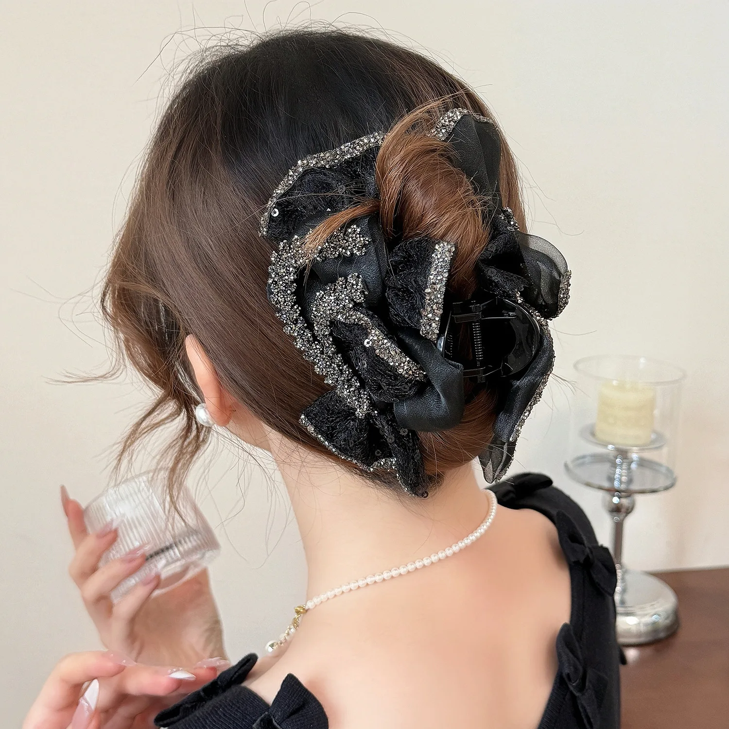 Hot Selling Crystal Bow Shark Clip Premium Versatile Hair Claw for Women Back of Head Ponytail Holder Chic Daily