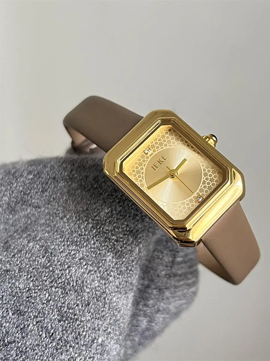 Nuovo orologio quadrato di lusso da donna Orologio con cinturino in pelle leggero e versatile in stile vintage di fascia alta, un regalo perfetto per le donne.