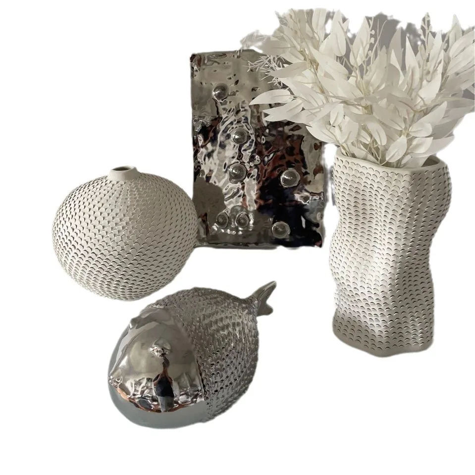 

Modern simplicity, European white ceramics, scaly flower ware, living room dining room table top, ornament flower