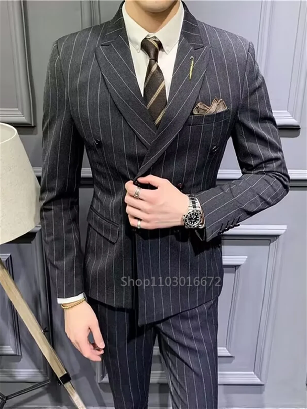 

2 Piece Slim Fit Grey Striped Men Suit Formal Groom Tuxedos Peaked Lapel Double Breasted Blazer Pants Set Business Male Suit