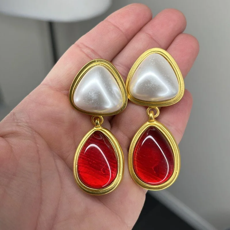 Vintage Temperament Elegant Earrings Contrasting Gentle Color Earrings and Accessories for Women's Exaggerated Personality