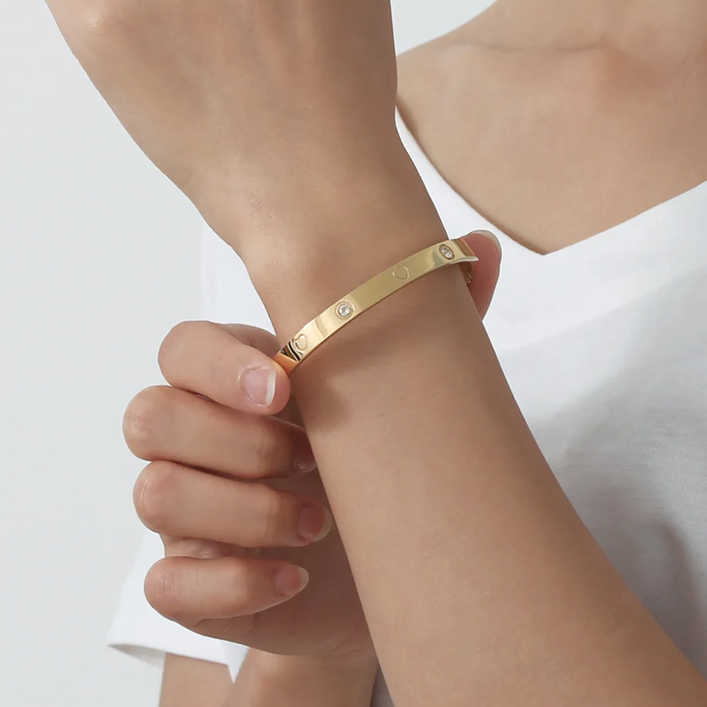 18K Gold Plated Stainless Steel Bangle Heart Engraved Zircon Inlaid Cuff Bracelet Waterproof Non Tarnish Women Fashion Jewelry