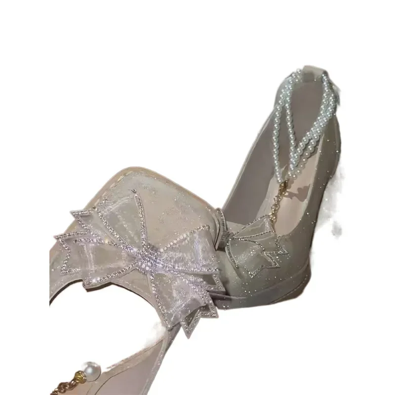 حذاء نسائي دافئ ستار جالاكسي 2024 نمط جديد صغير الارتفاع زيادة اللؤلؤ حذاء واحد منصة سميكة رئيس مربع حذاء كعب عالي