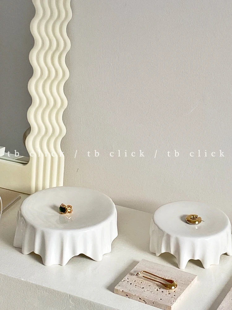 

White Ghost Ceramic Jewelry Tray Jewelry Display Stand Food Cake Tray Photo Props Trays Decorative Dessert Plate Dinner Plates