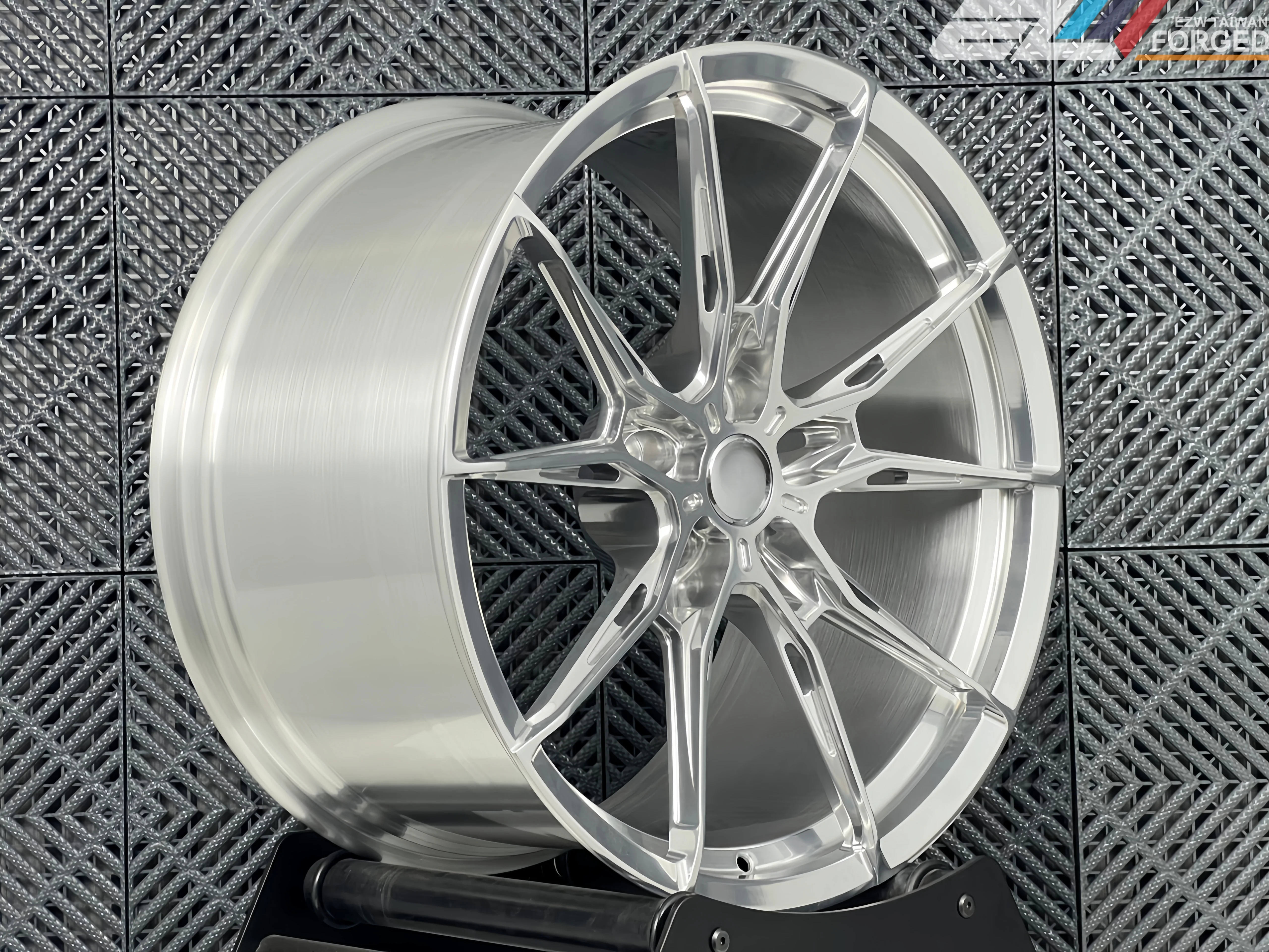 EZW Passenger Car Rims 15-26 Inch Customizable Car Wheels Alloy 5x114.3 5x120 Aluminum Alloy Wheels for Sedan & SUV