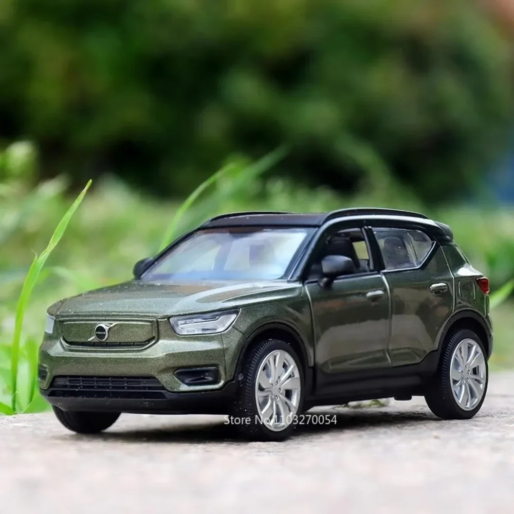 1:32 volvo xc40 Spielzeug Auto Druckguss legierung Modell Sound Light Pull Back Türen geöffnet Gummireifen Modelle Kinderspiel zeug Sammlerstücke