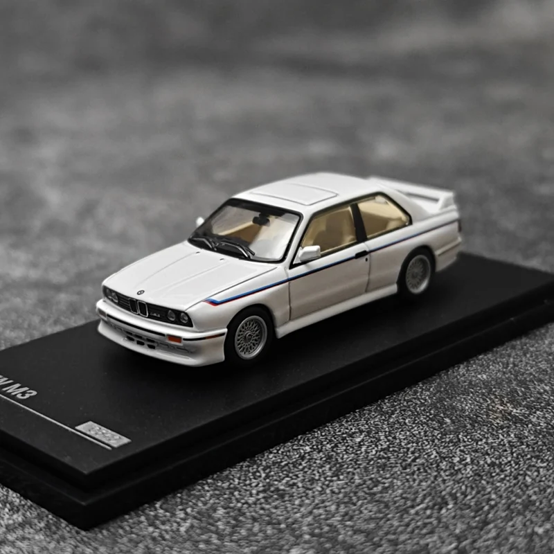 AR BOX 1/64 BMW M3 E30 die-cast alloy simulation car model, gift toy for friends, adult collectible display item.