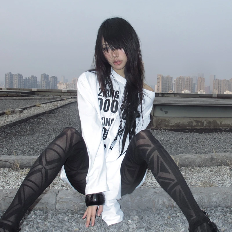 Karrcat Grunge Esthetiek Letter Print T-shirt Trashy jaren 2000 Stijl T-shirt met lange mouwen Japanse Y2k Witte losse tops Amerikaanse jaren '90