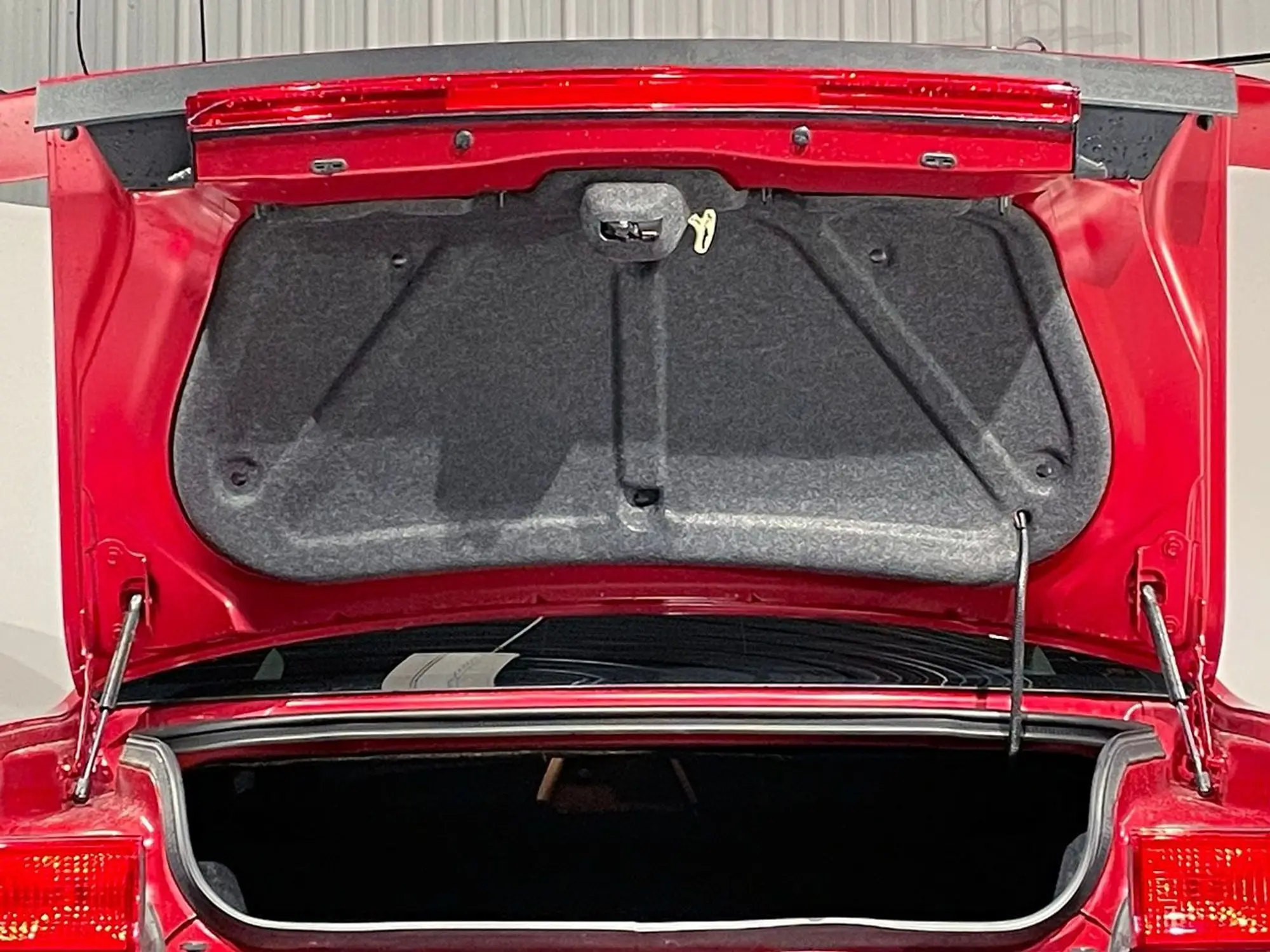 

Wthout Spoiler Trunk Struts With Spring For Dodge SRT Challenger Coupe 2007–022 2023 Rear Tailgate Boot Gas Spring Lift Support