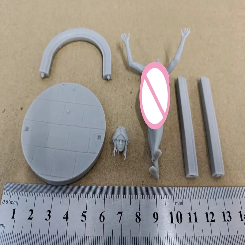 Figura de resina a escala 1/24, la chica sosteniendo la puerta Nsfw DIY, dos versiones, Kit de modelo de ensamblaje sin montar y sin pintar